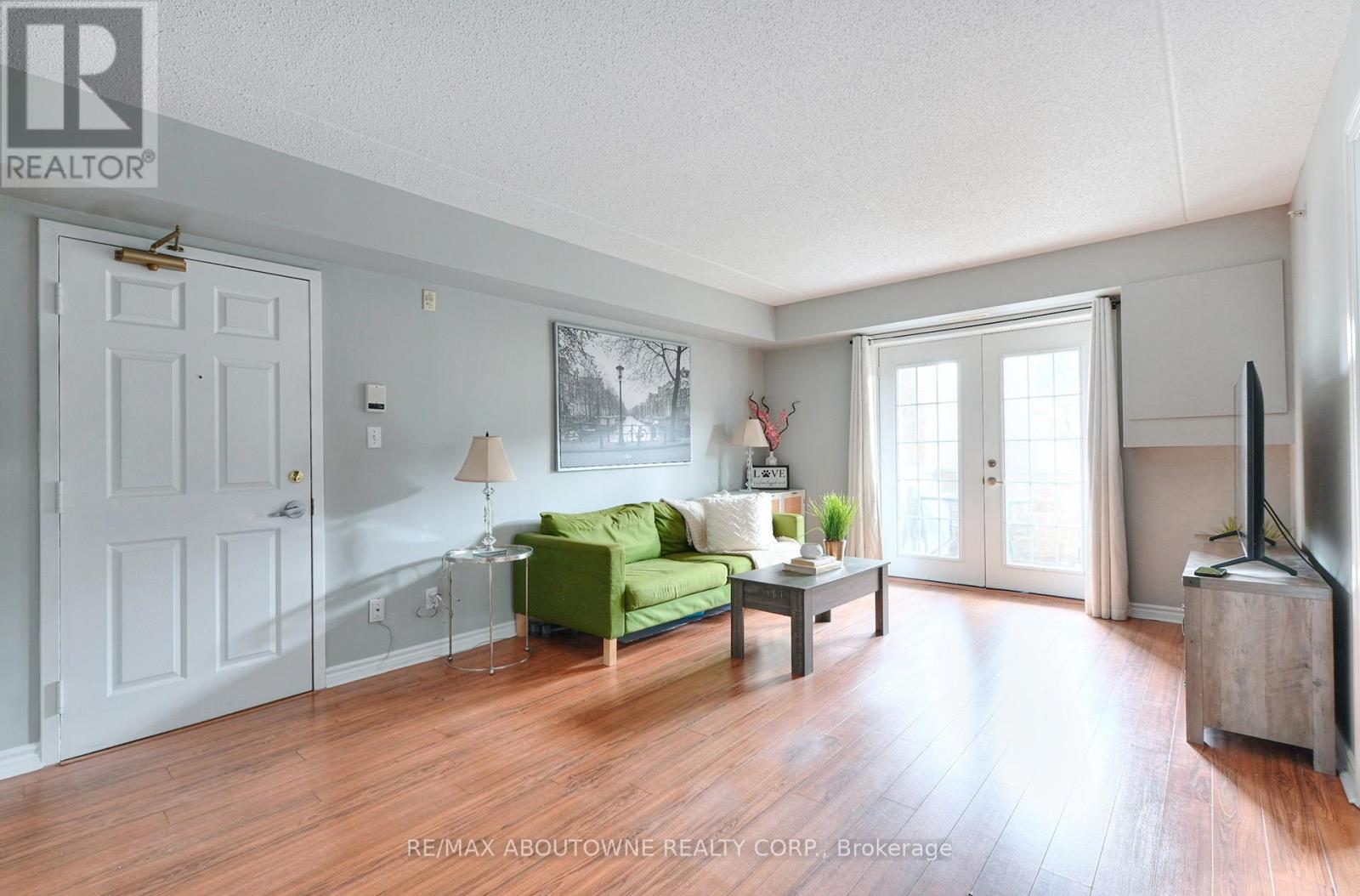 104 - 1470 Bishops Gate, Oakville, Ontario  L6M 4N2 - Photo 3 - W13056454