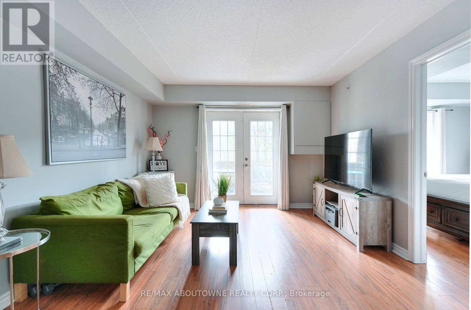 104 - 1470 Bishops Gate, Oakville, Ontario  L6M 4N2 - Photo 4 - W13056454