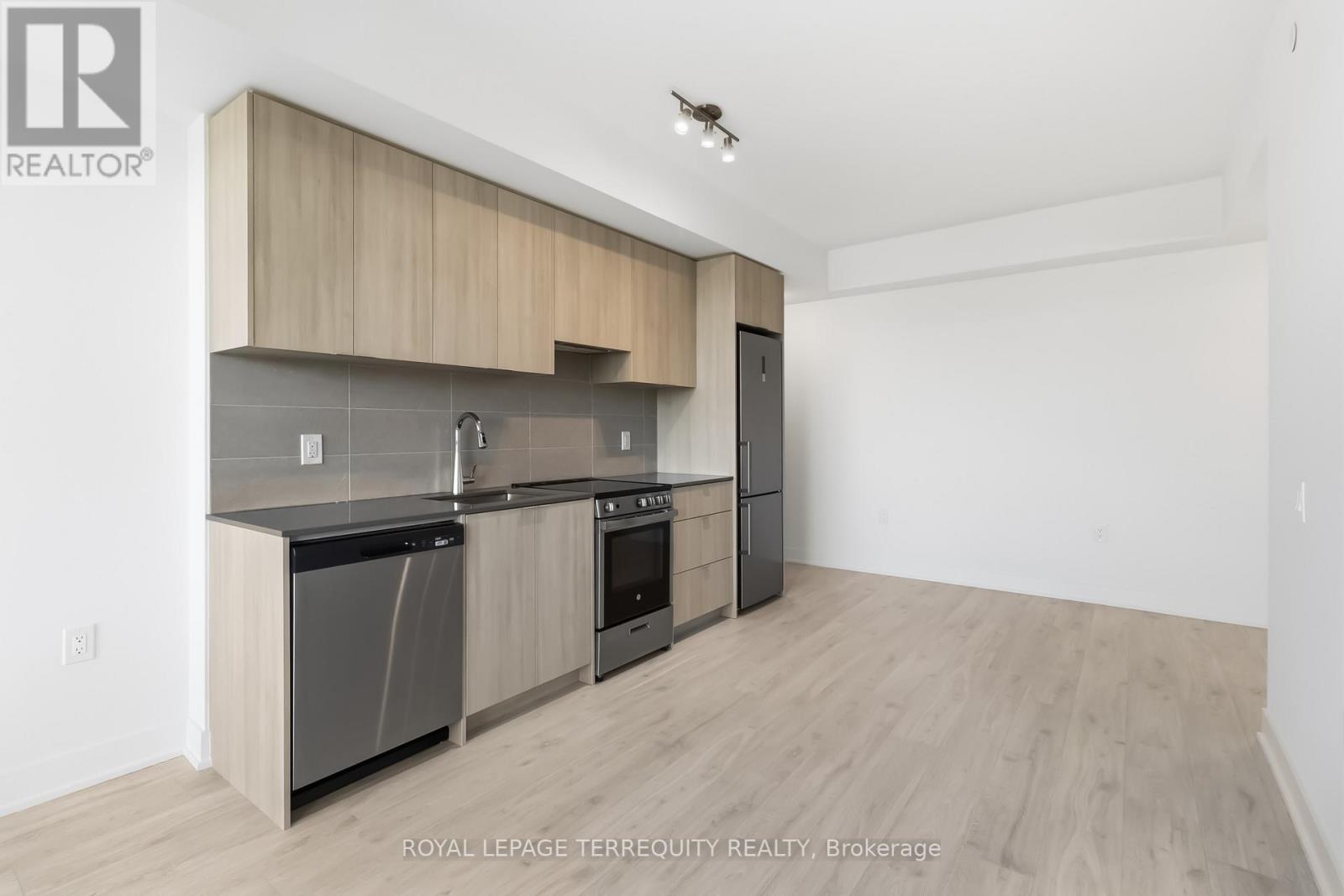 601 - 2088 James Street, Burlington, Ontario  L7R 0H2 - Photo 3 - W13056466