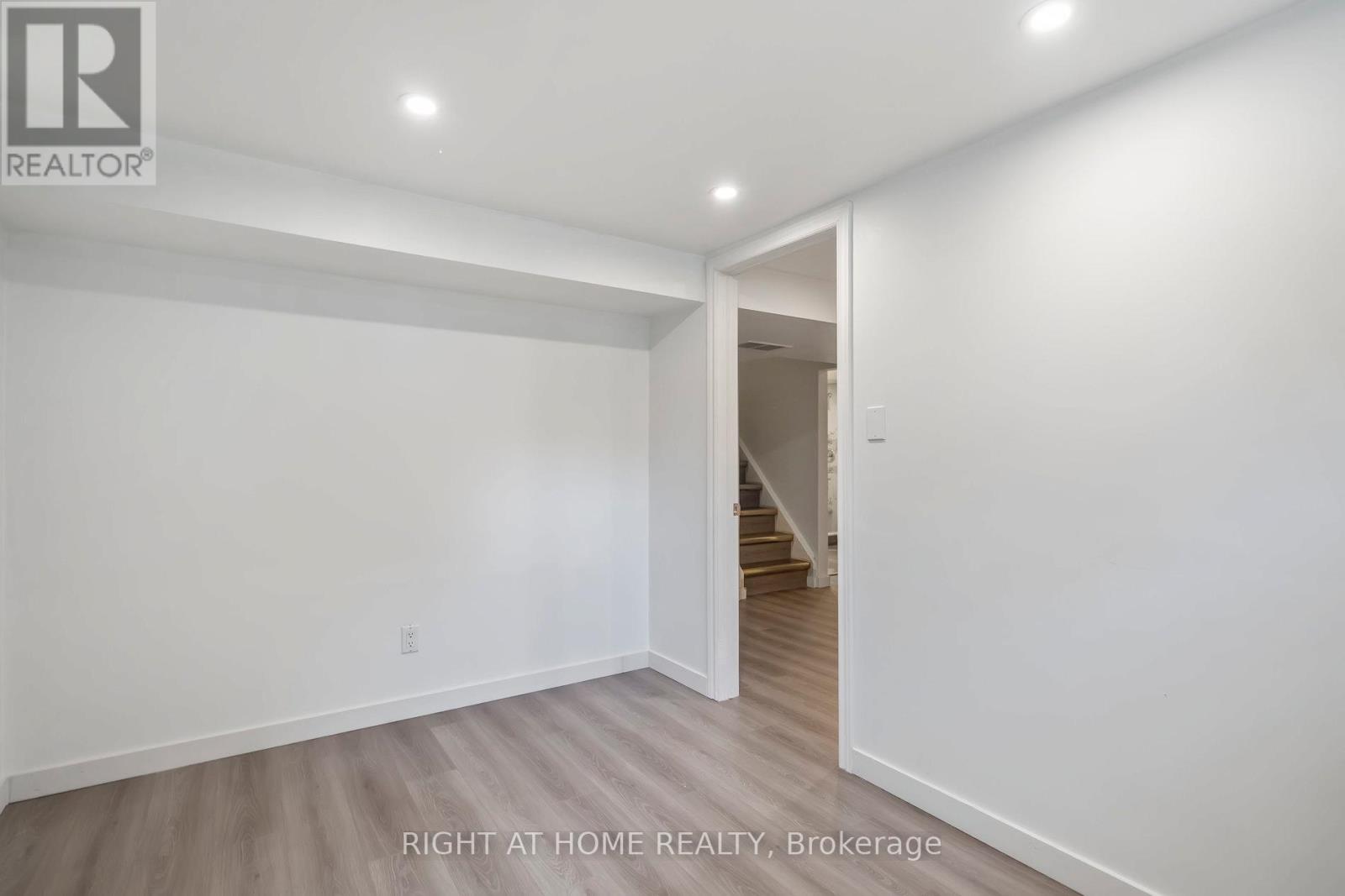 2343 Mountainside Drive, Burlington, Ontario  L7P 1C1 - Photo 31 - W13056486