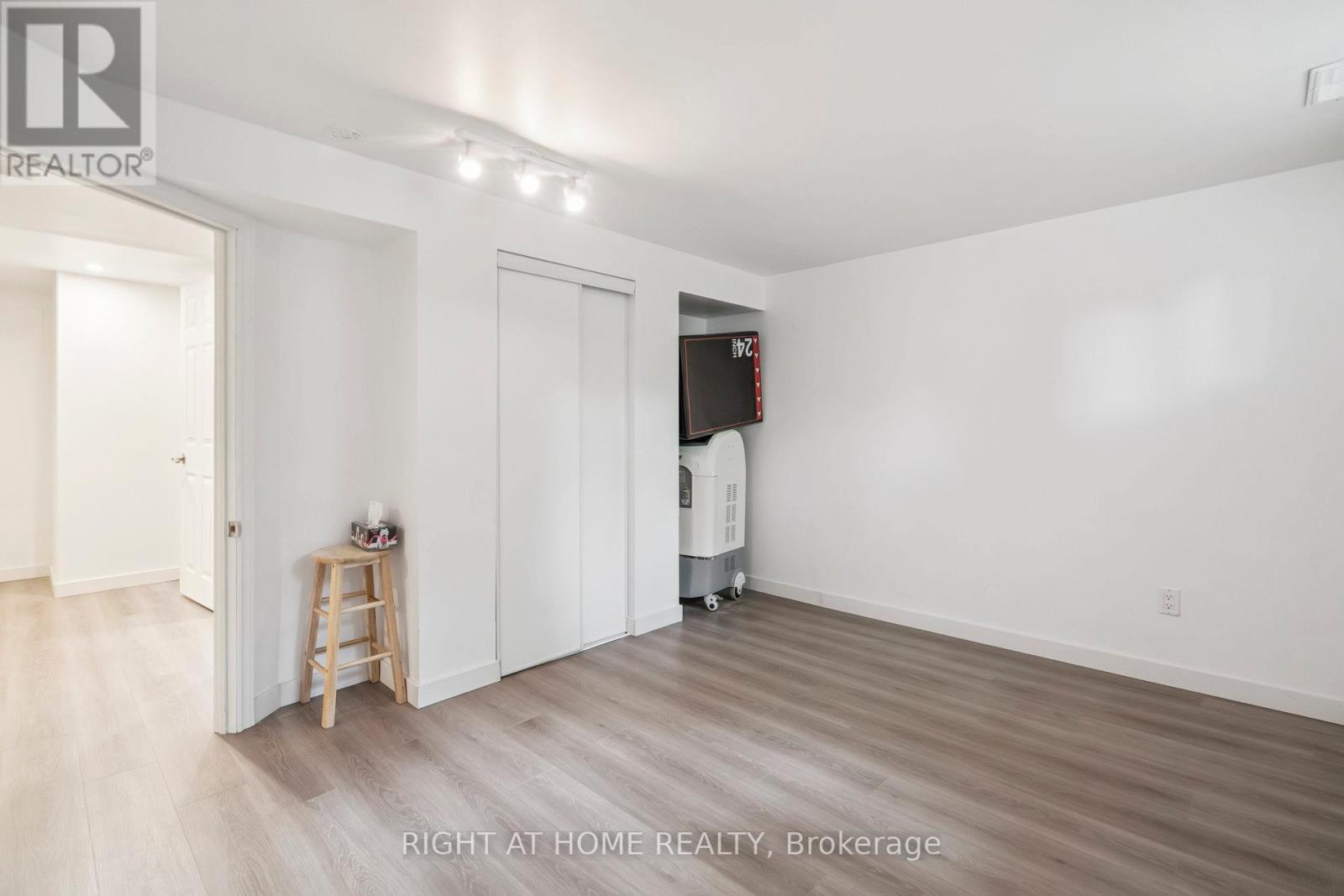 2343 Mountainside Drive, Burlington, Ontario  L7P 1C1 - Photo 35 - W13056486