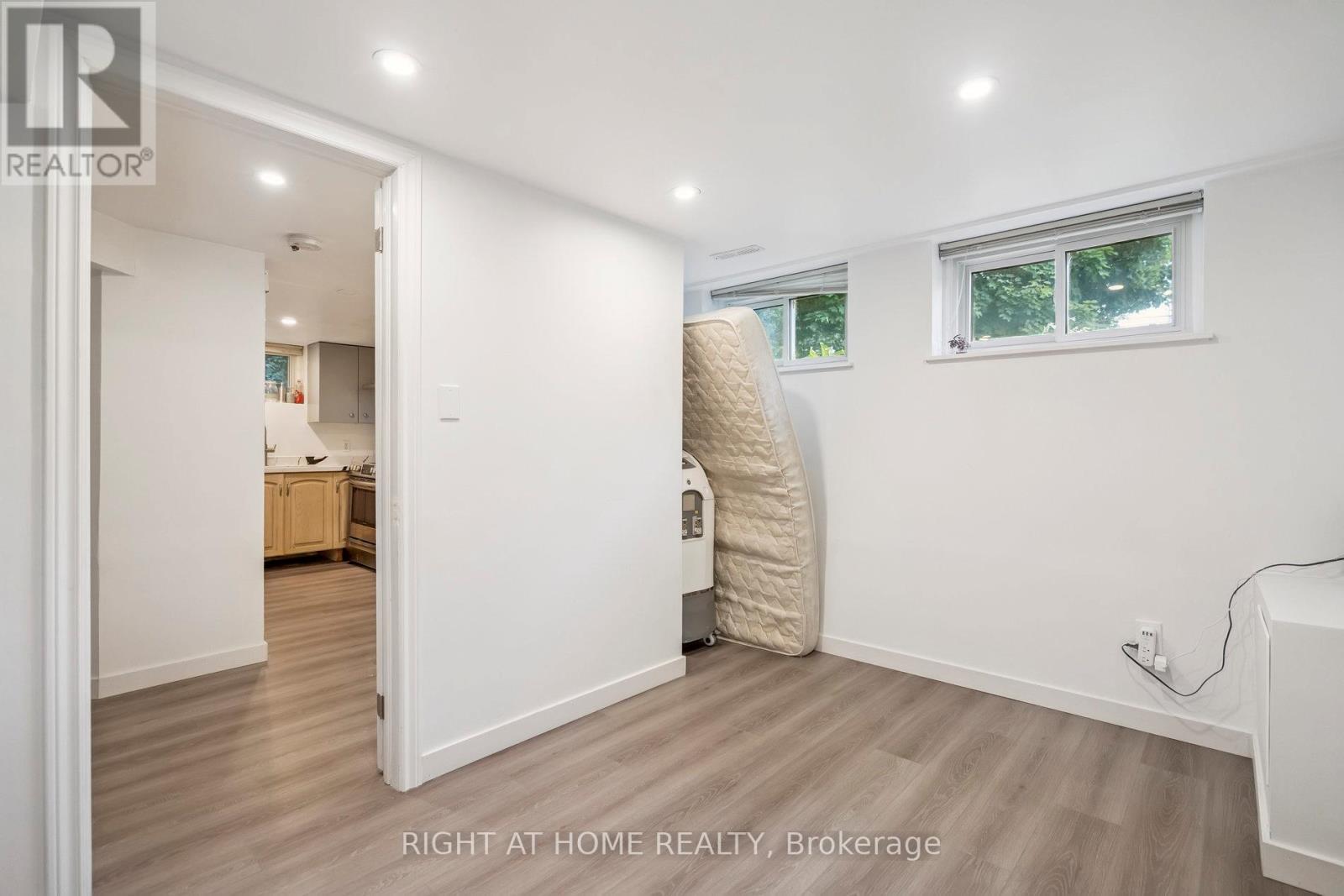 2343 Mountainside Drive, Burlington, Ontario  L7P 1C1 - Photo 36 - W13056486