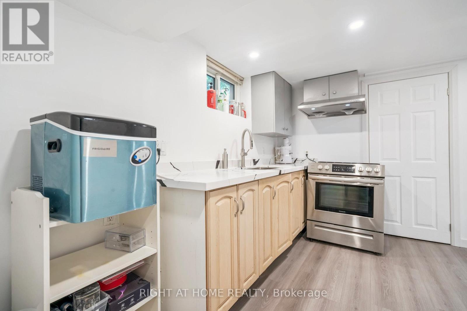 2343 Mountainside Drive, Burlington, Ontario  L7P 1C1 - Photo 38 - W13056486