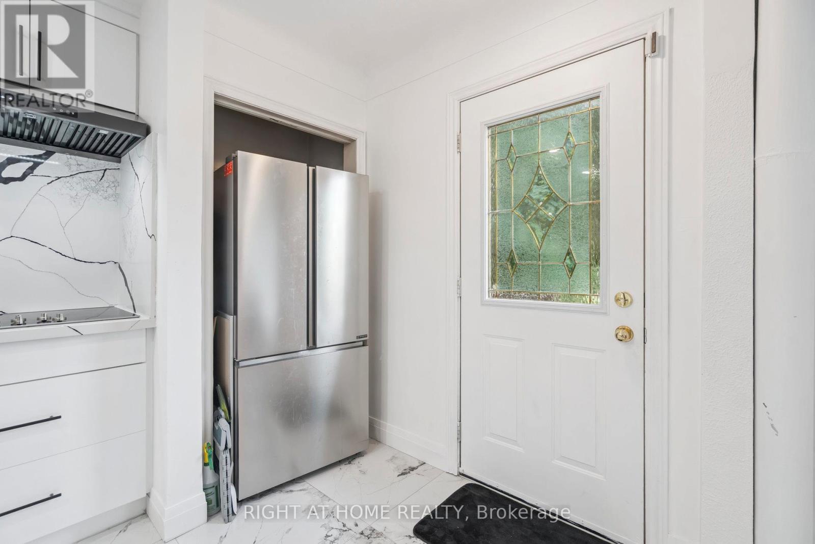 2343 Mountainside Drive, Burlington, Ontario  L7P 1C1 - Photo 7 - W13056486