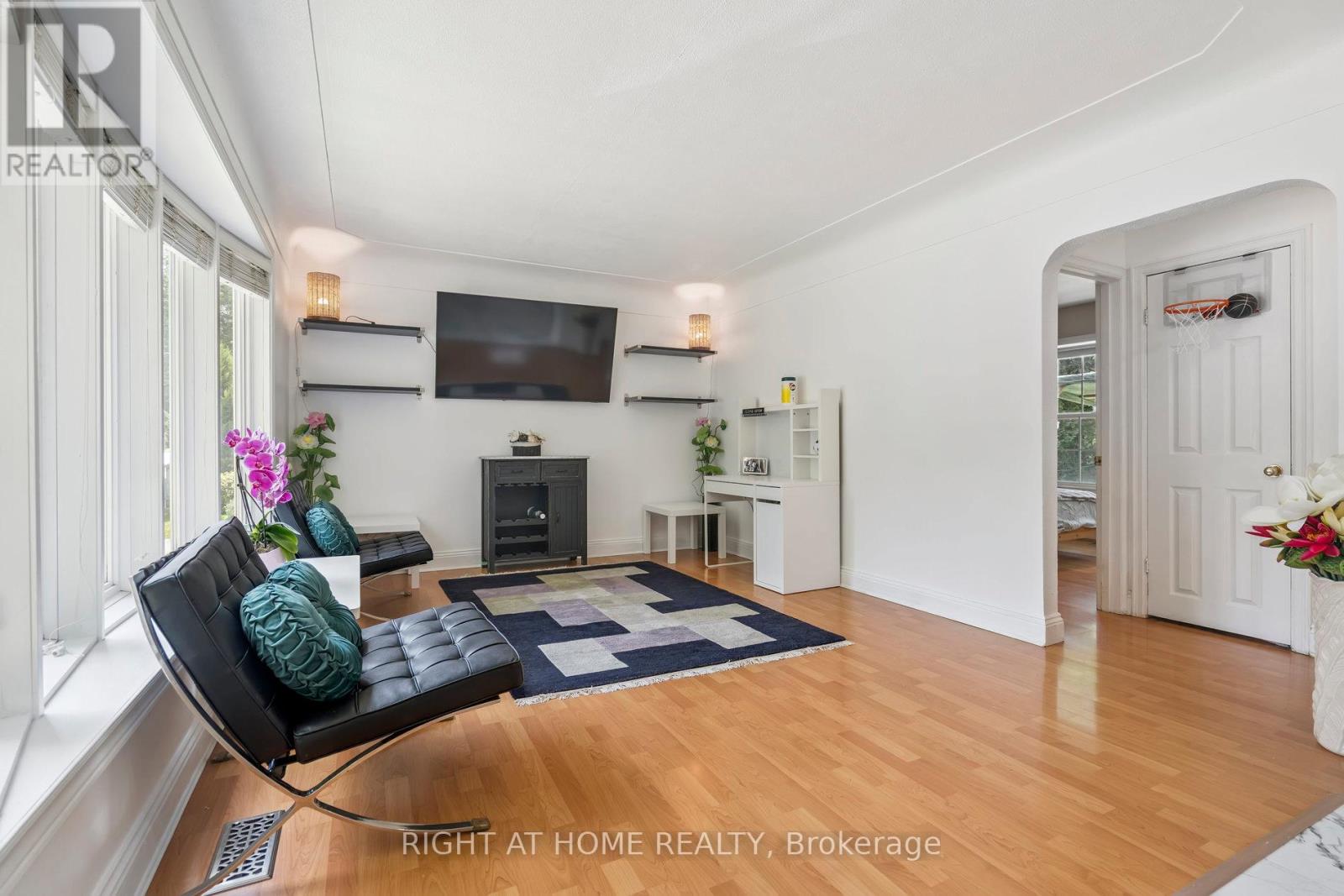 2343 Mountainside Drive, Burlington, Ontario  L7P 1C1 - Photo 8 - W13056486