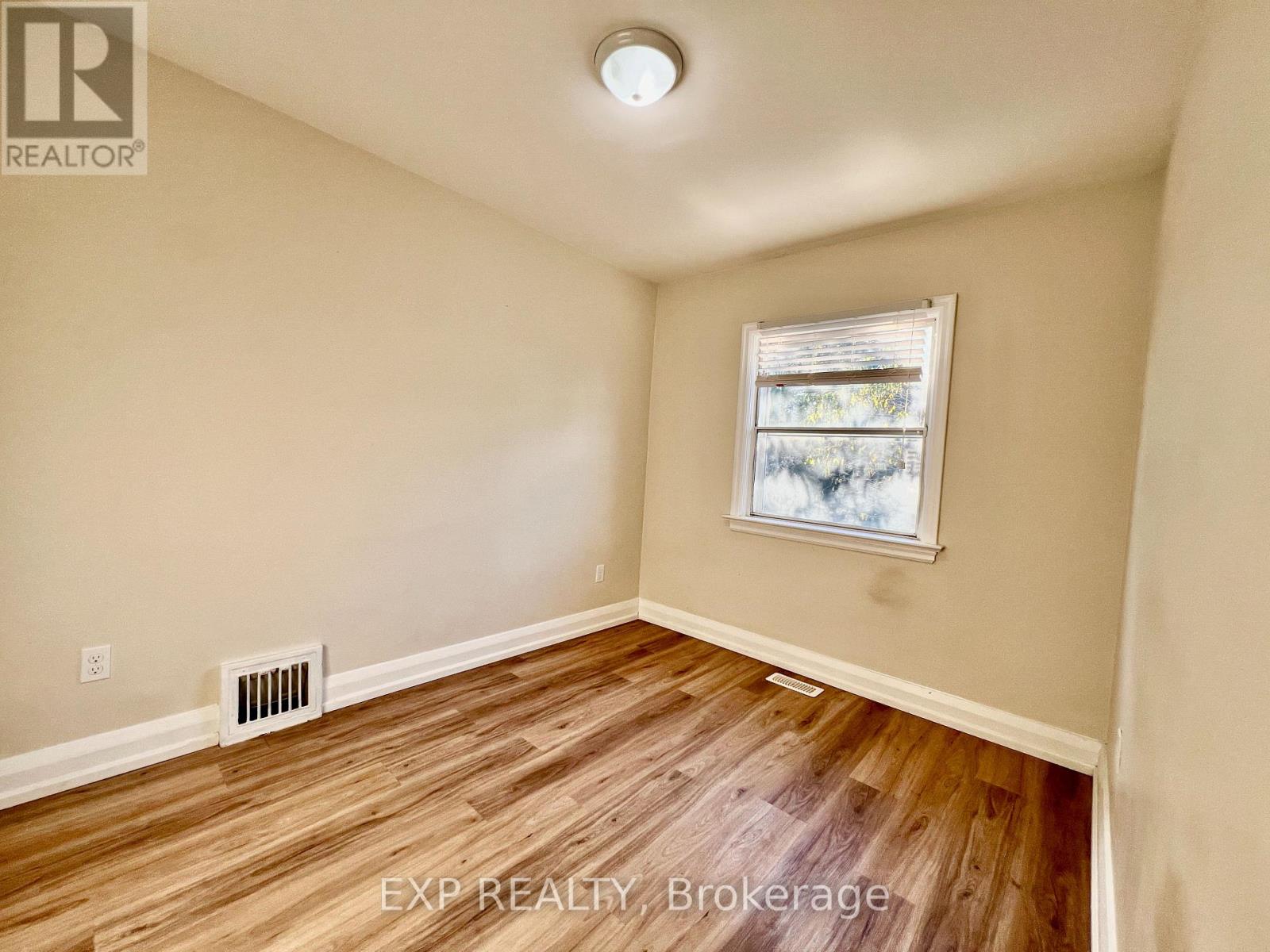 158 Hallmark Avenue, Toronto, Ontario  M8W 4K8 - Photo 13 - W13056504