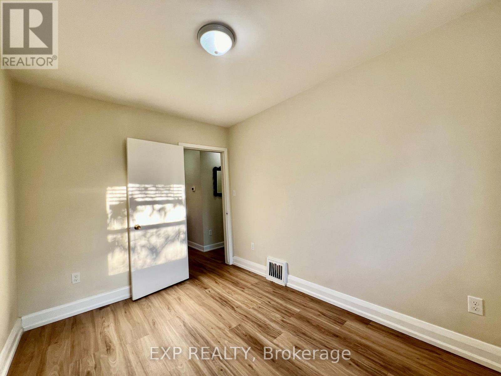 158 Hallmark Avenue, Toronto, Ontario  M8W 4K8 - Photo 14 - W13056504