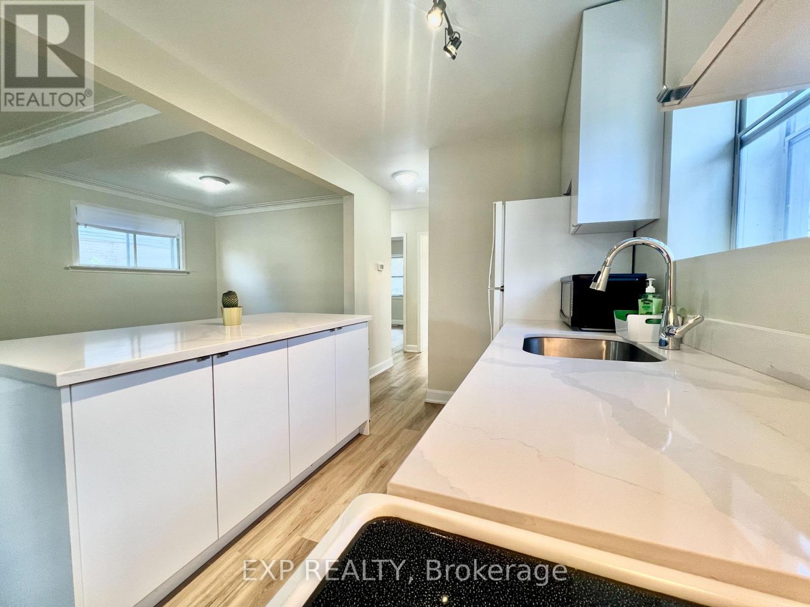 158 Hallmark Avenue, Toronto, Ontario  M8W 4K8 - Photo 4 - W13056504