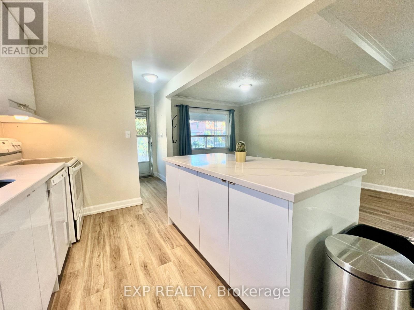 158 Hallmark Avenue, Toronto, Ontario  M8W 4K8 - Photo 6 - W13056504