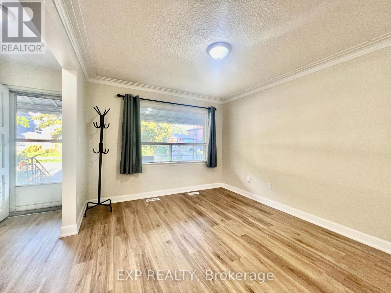 158 Hallmark Avenue, Toronto, Ontario  M8W 4K8 - Photo 7 - W13056504