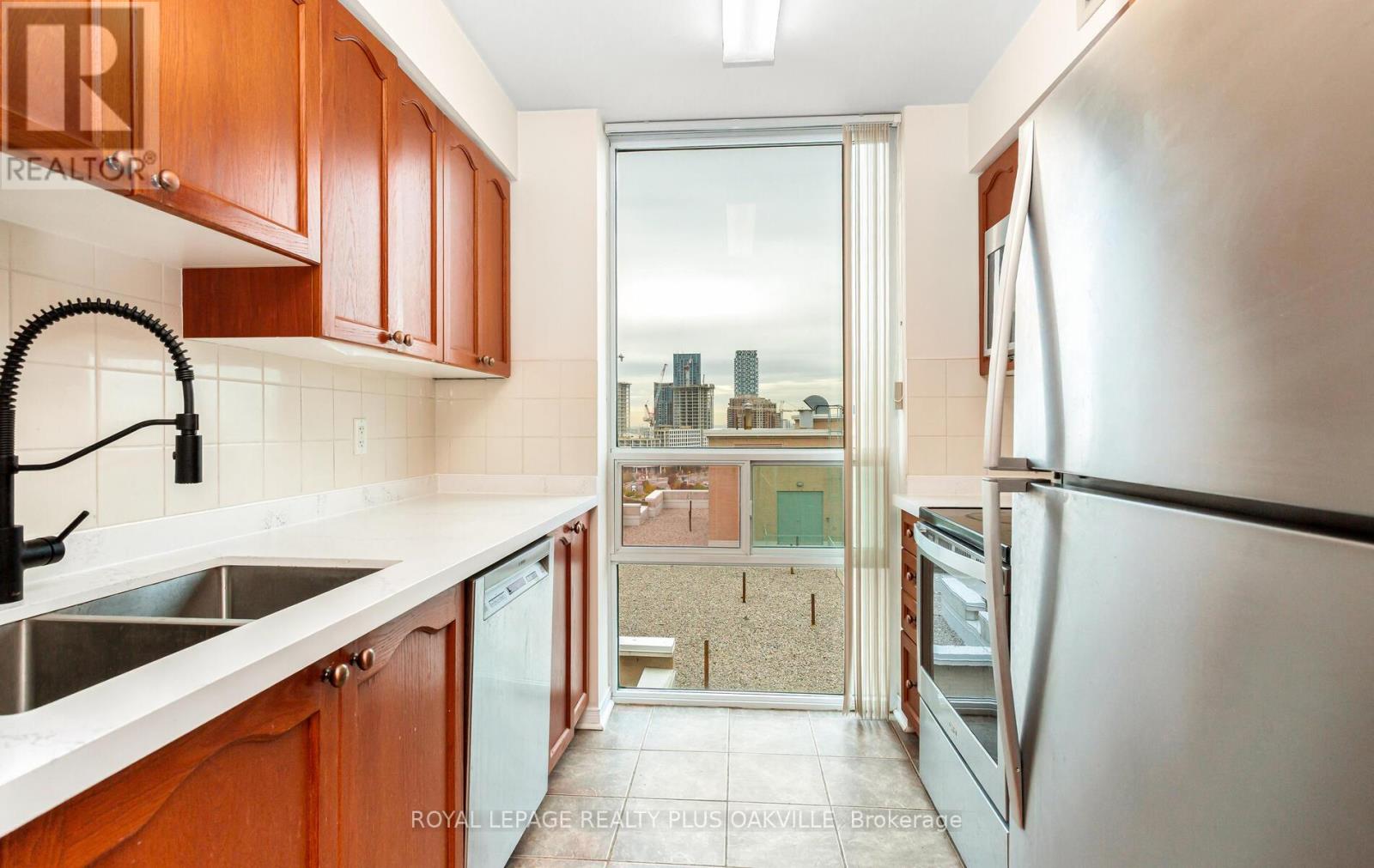 Lph07 - 7 Michael Power Place, Toronto, Ontario  M9A 0A4 - Photo 27 - W13056506