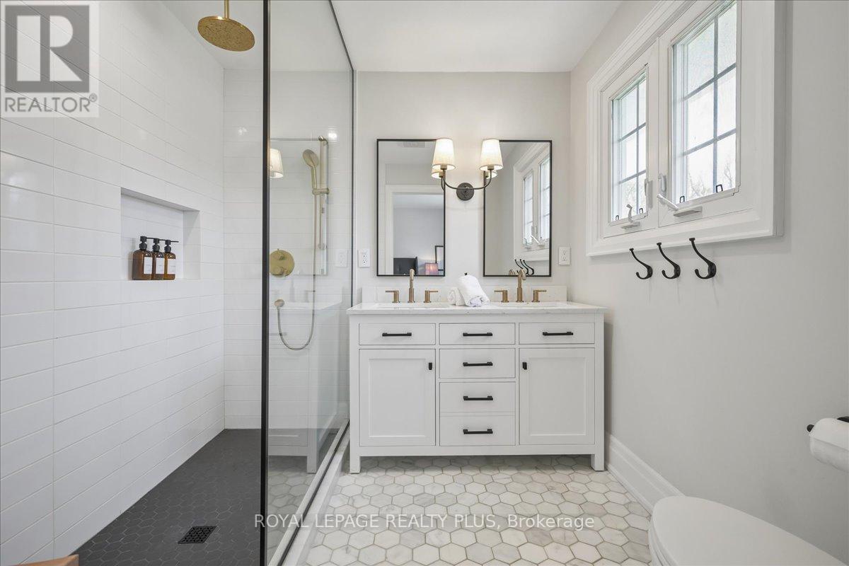 1594 Calumet Place, Mississauga, Ontario  L5J 3A9 - Photo 32 - W13056548