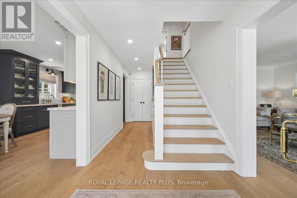 1594 Calumet Place, Mississauga, Ontario  L5J 3A9 - Photo 6 - W13056548