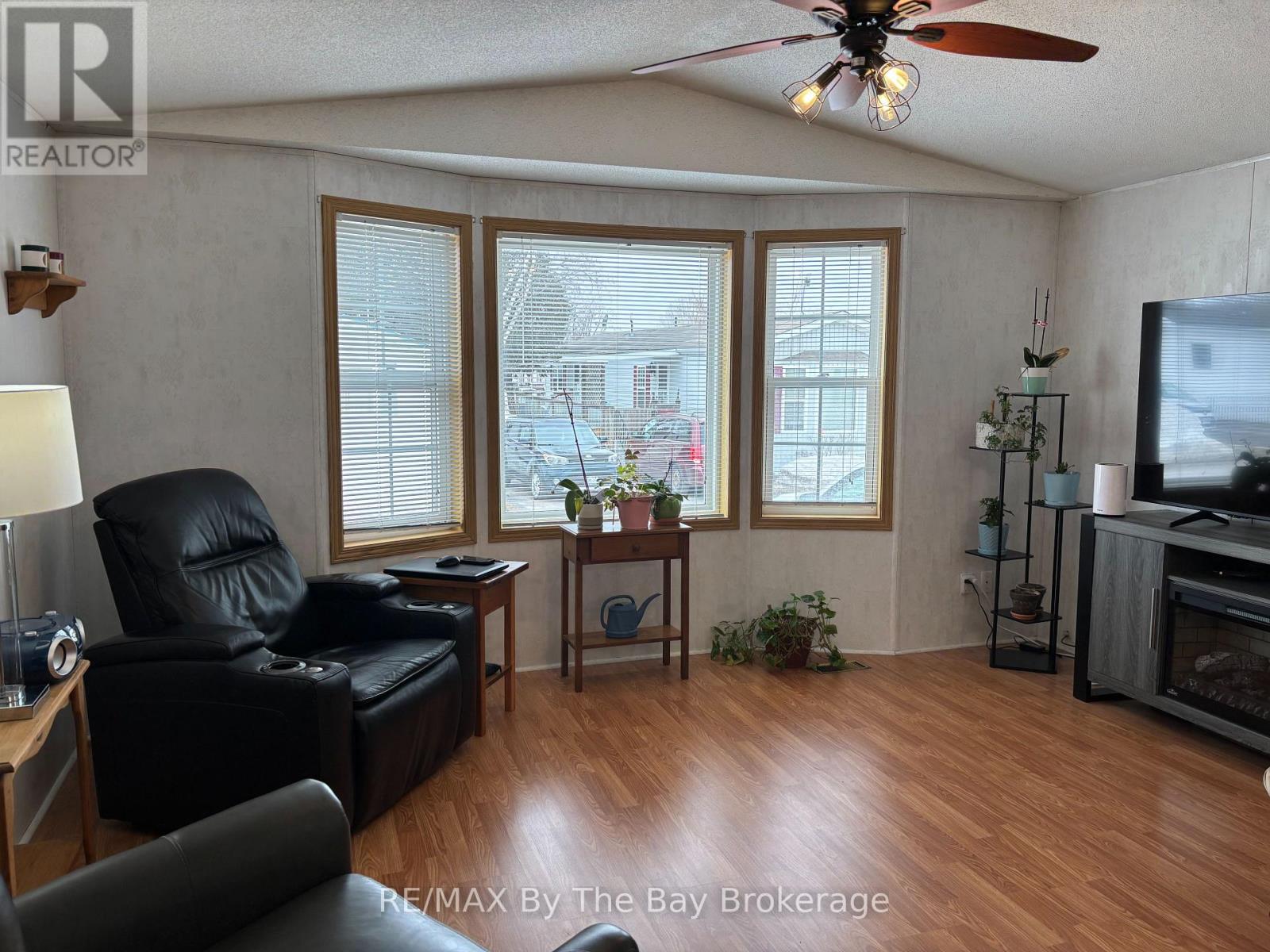 4117 Elaine Street, Severn, Ontario  L3V 6H4 - Photo 12 - S12949136