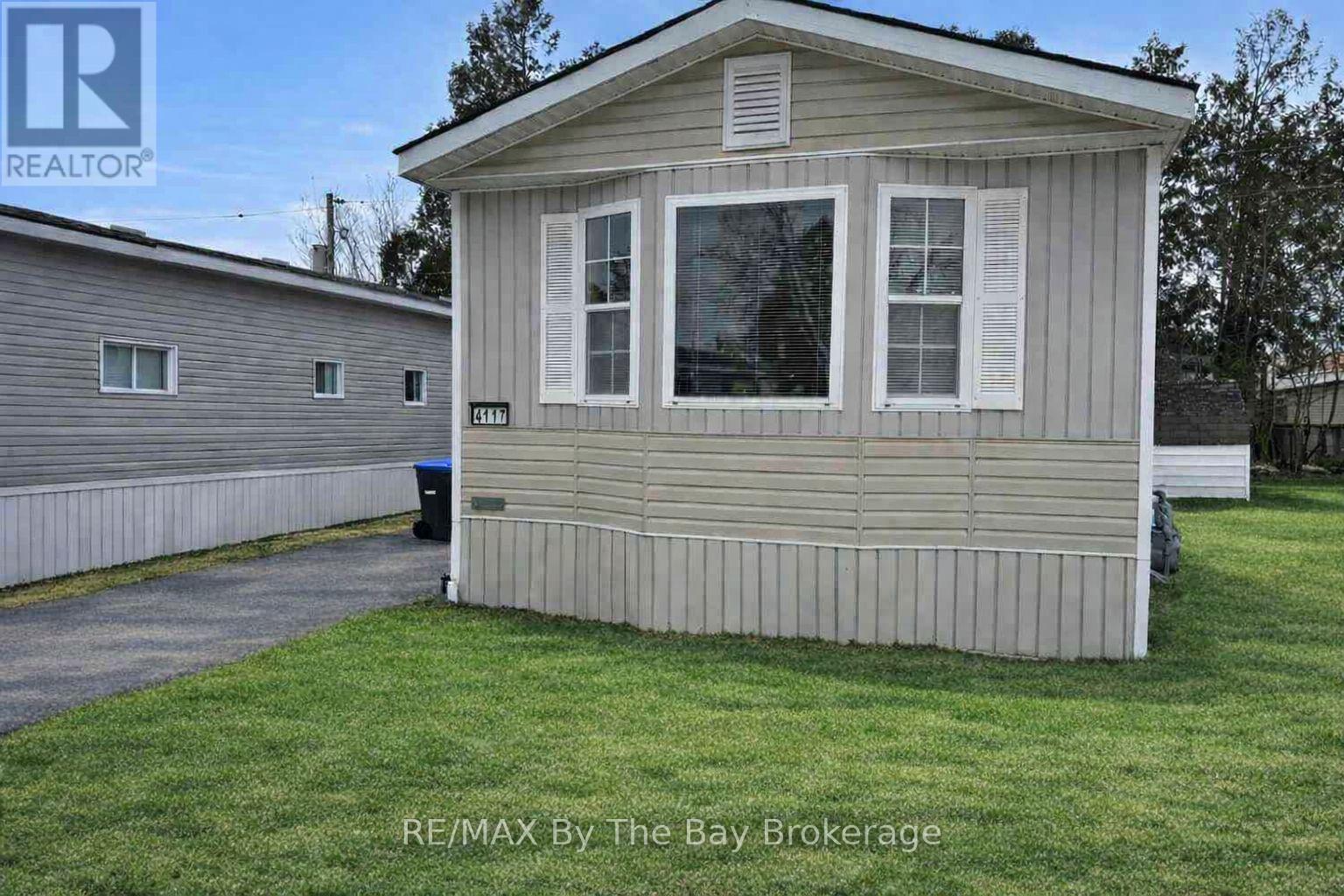 4117 Elaine Street, Severn, Ontario  L3V 6H4 - Photo 3 - S12949136