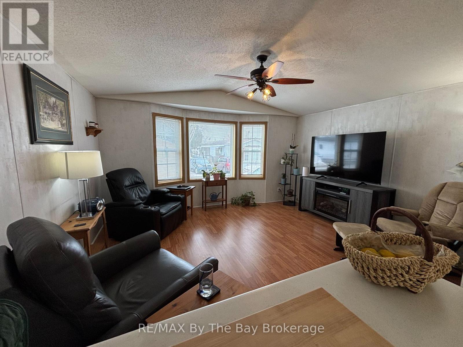 4117 Elaine Street, Severn, Ontario  L3V 6H4 - Photo 6 - S12949136