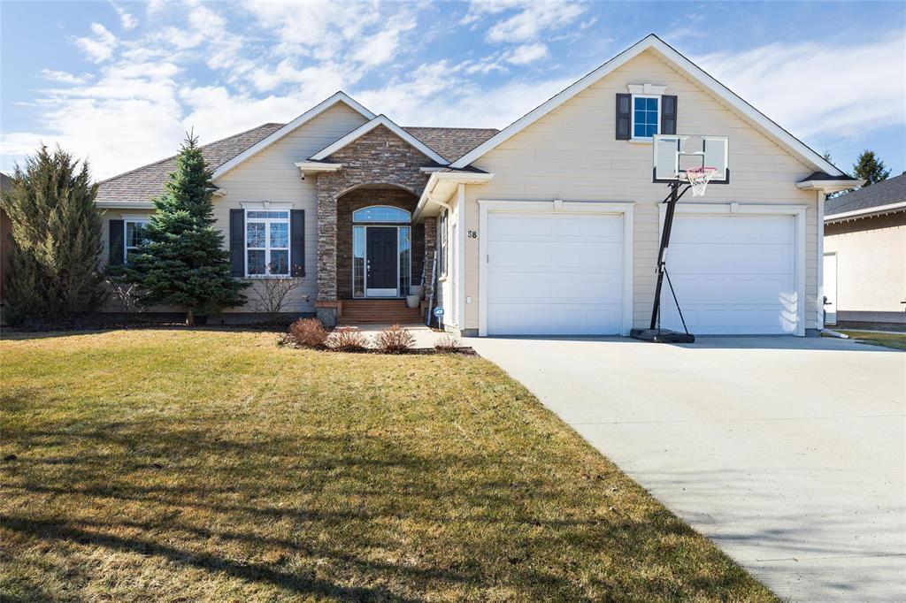 38 Castlerock Cove, Steinbach, Manitoba  R5G 2L4 - Photo 0 - 202608083