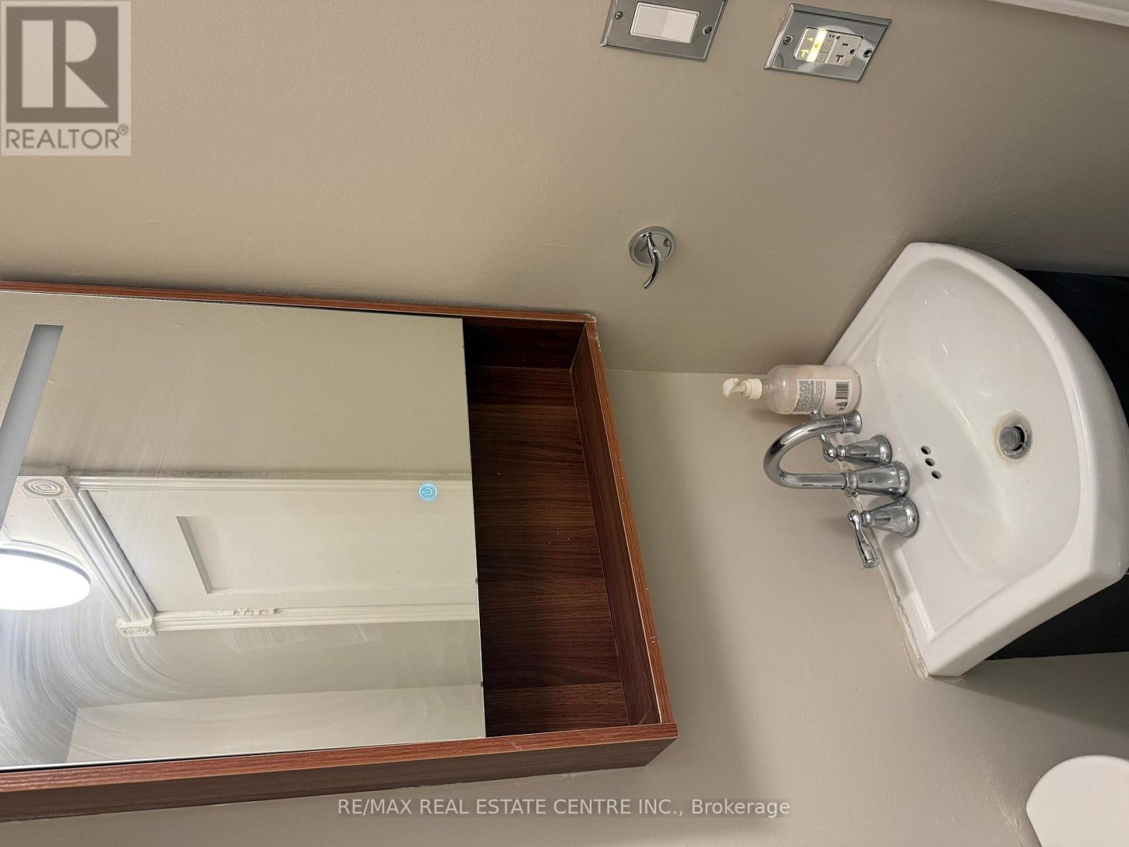 Unit A - 24 Nelson St Street E, Brampton, Ontario  L6V 1C9 - Photo 13 - W12845836