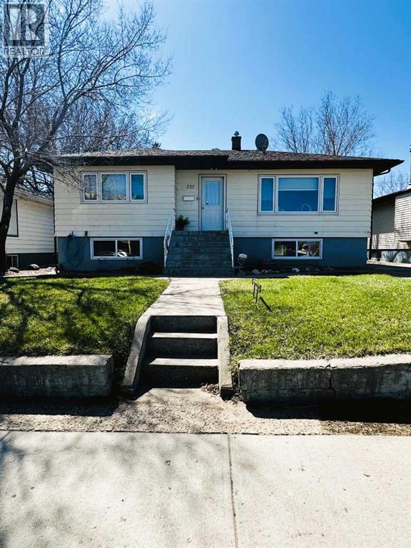 237 7 Street Sw, Medicine Hat, Alberta  T1A 4K2 - Photo 2 - A2293578