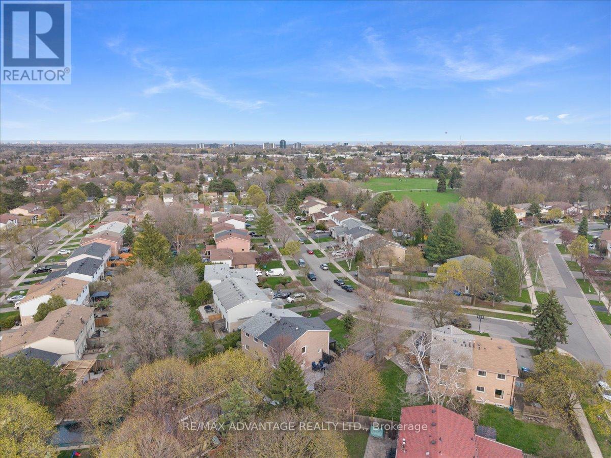 3218 Mainsail Crescent, Mississauga, Ontario  L5L 1H2 - Photo 9 - W13056858