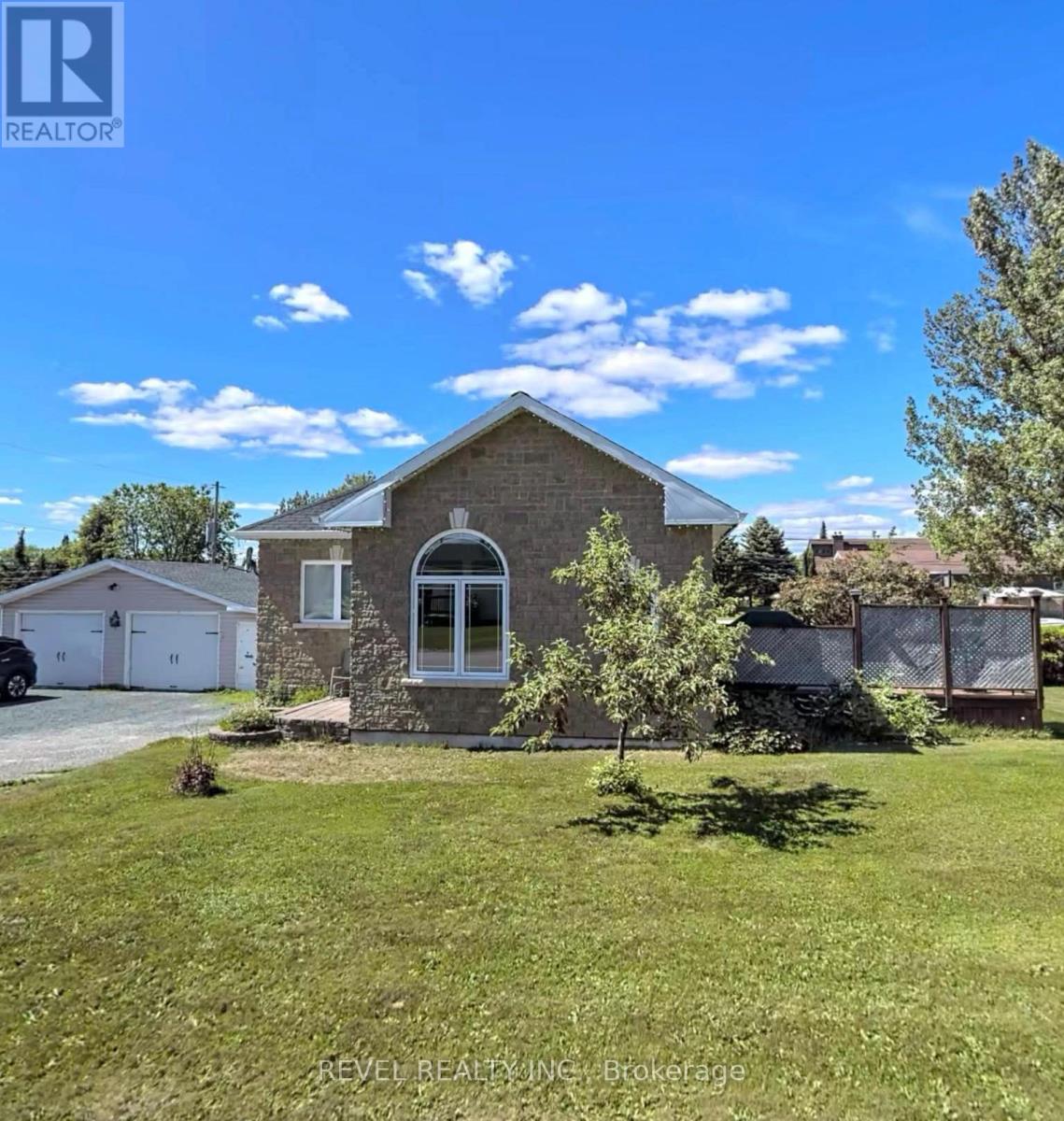 15 Algonquin Road, Cochrane, Ontario  P0L 1C0 - Photo 3 - T13056702