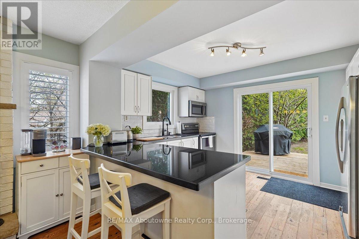 149 Ward Court, Oakville, Ontario  L6L 5X7 - Photo 10 - W13056784