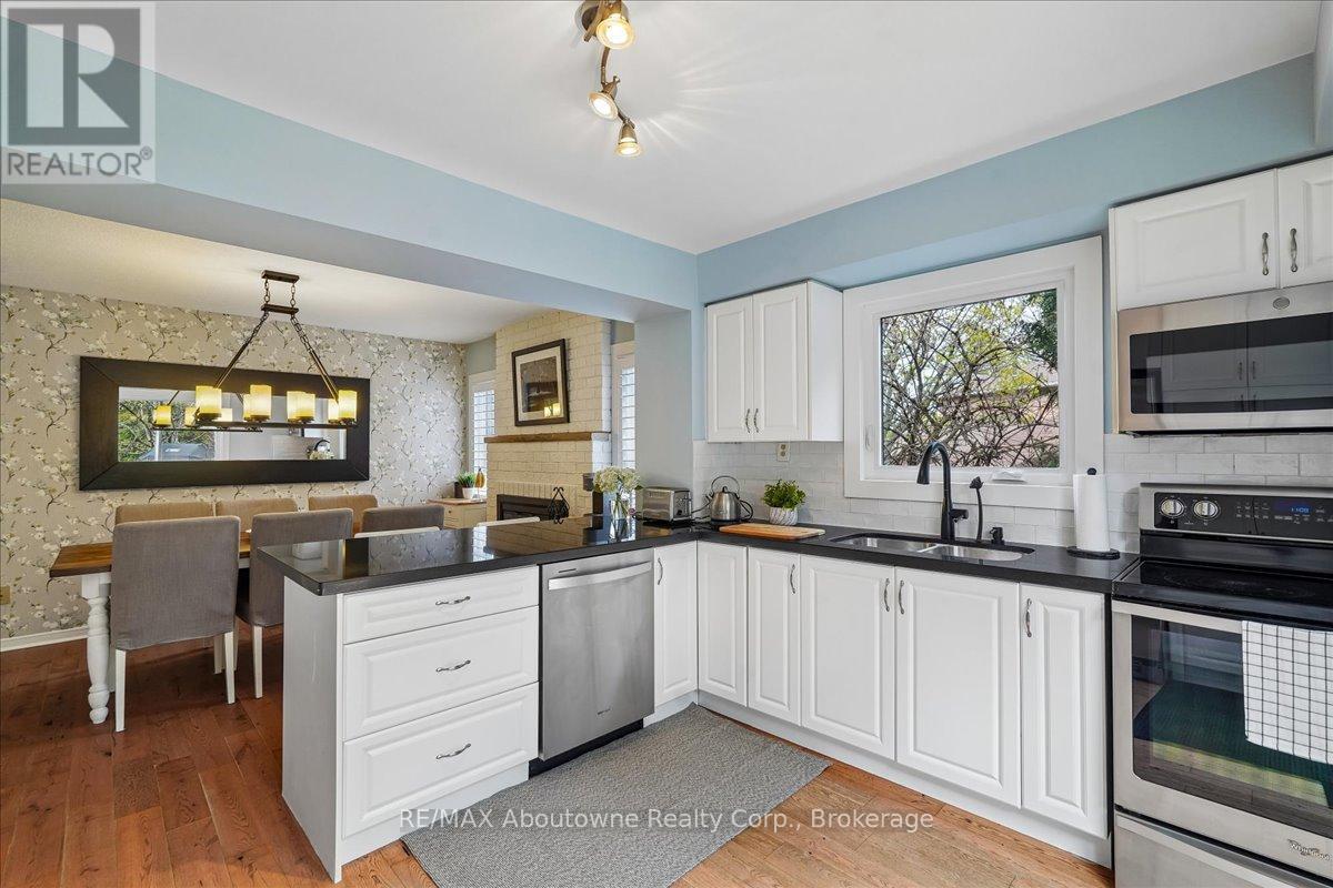 149 Ward Court, Oakville, Ontario  L6L 5X7 - Photo 11 - W13056784