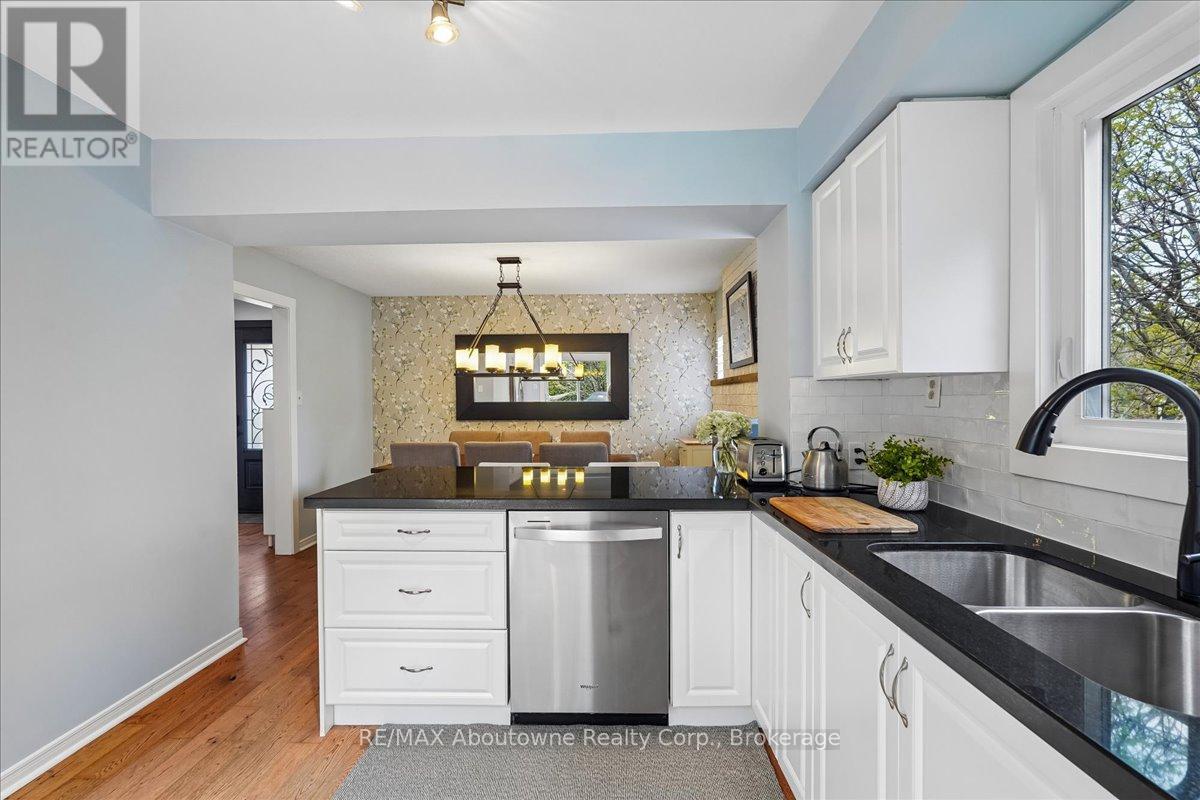 149 Ward Court, Oakville, Ontario  L6L 5X7 - Photo 12 - W13056784