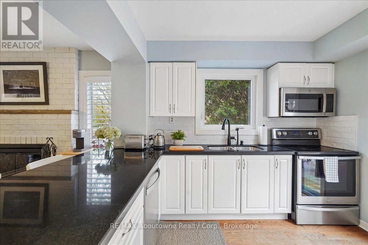 149 Ward Court, Oakville, Ontario  L6L 5X7 - Photo 13 - W13056784