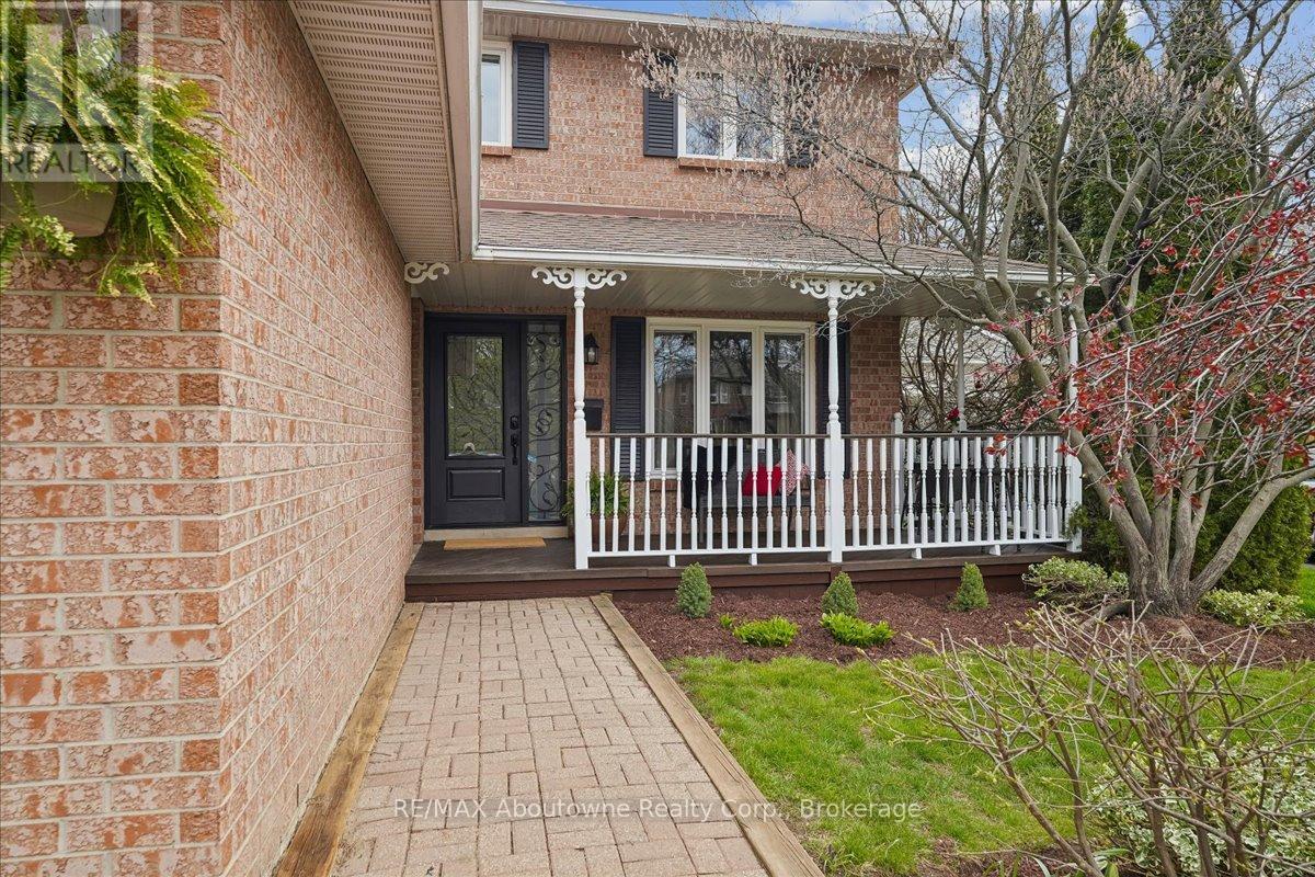 149 Ward Court, Oakville, Ontario  L6L 5X7 - Photo 4 - W13056784