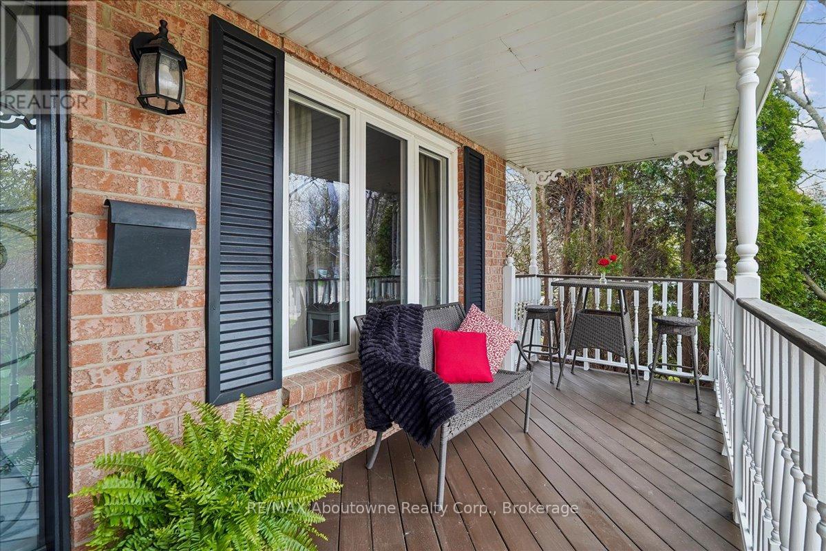 149 Ward Court, Oakville, Ontario  L6L 5X7 - Photo 5 - W13056784