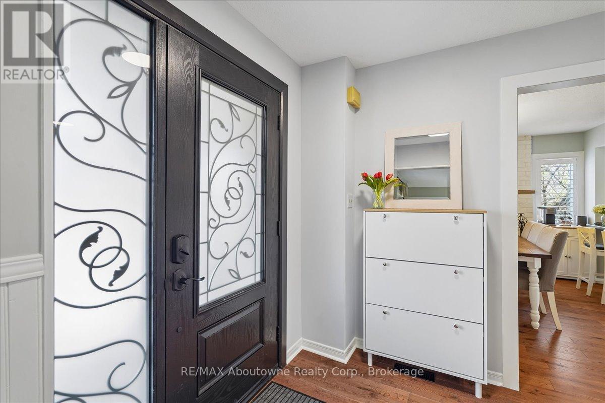 149 Ward Court, Oakville, Ontario  L6L 5X7 - Photo 6 - W13056784