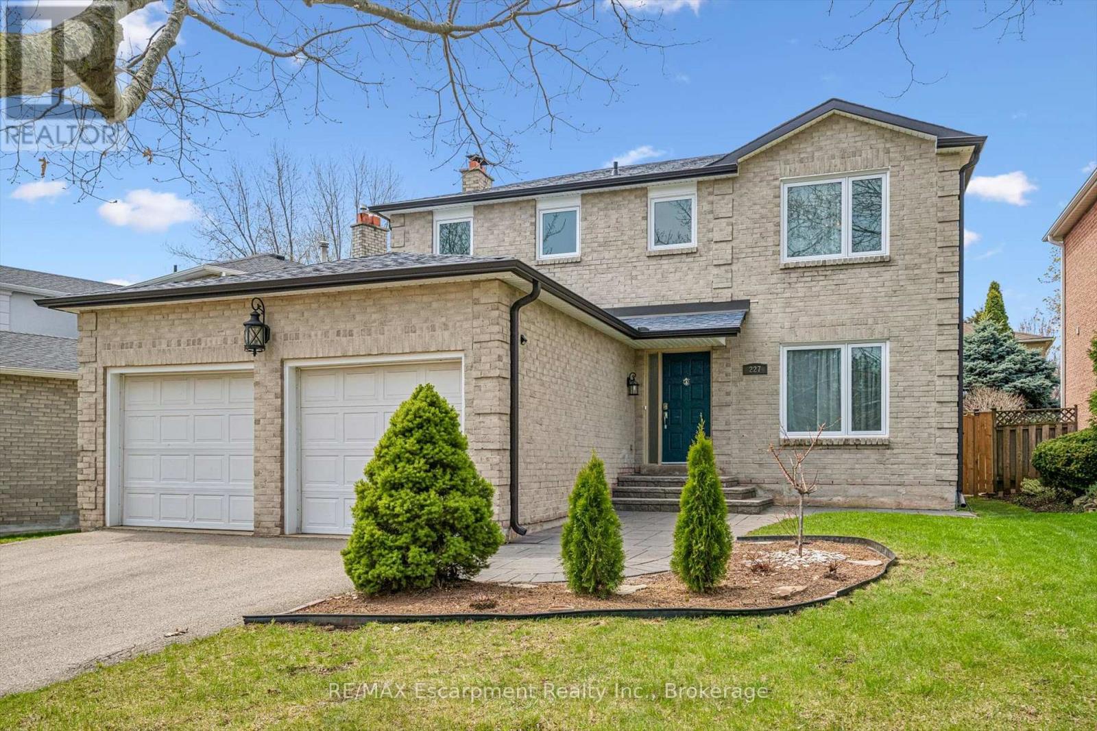 227 MARTINDALE AVENUE, Oakville, Ontario