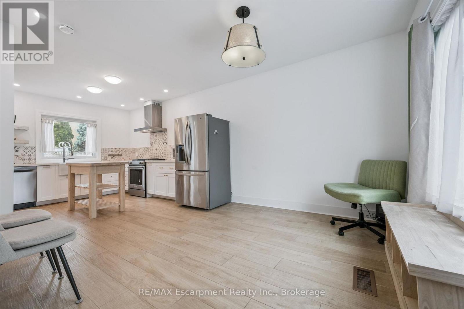 227 Martindale Avenue, Oakville, Ontario  L6H 4K2 - Photo 3 - W13056802