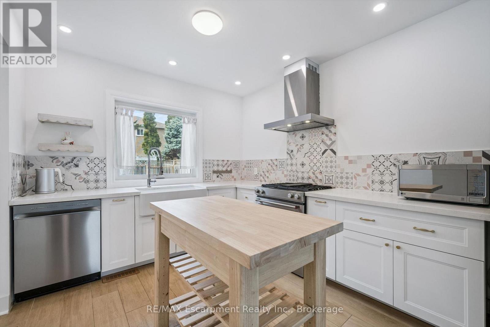 227 Martindale Avenue, Oakville, Ontario  L6H 4K2 - Photo 5 - W13056802