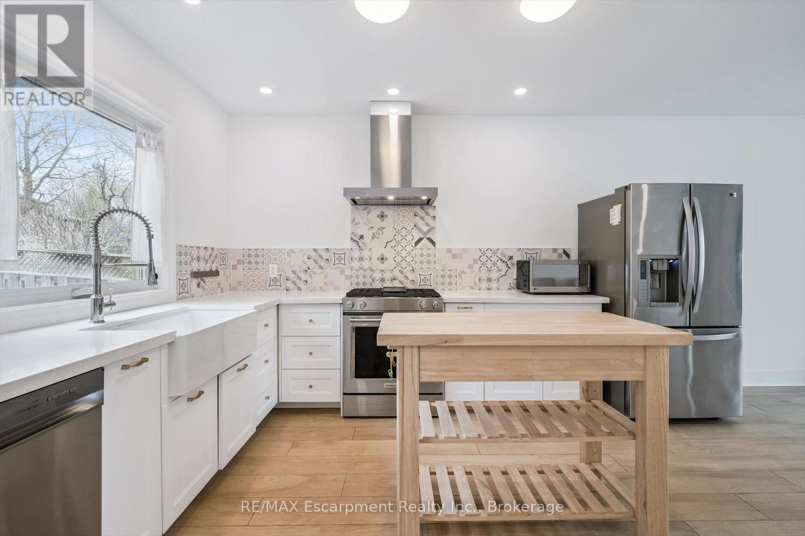 227 Martindale Avenue, Oakville, Ontario  L6H 4K2 - Photo 7 - W13056802