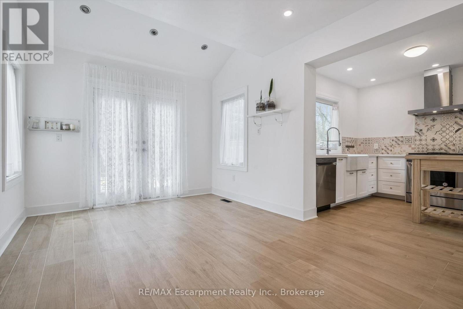 227 Martindale Avenue, Oakville, Ontario  L6H 4K2 - Photo 8 - W13056802