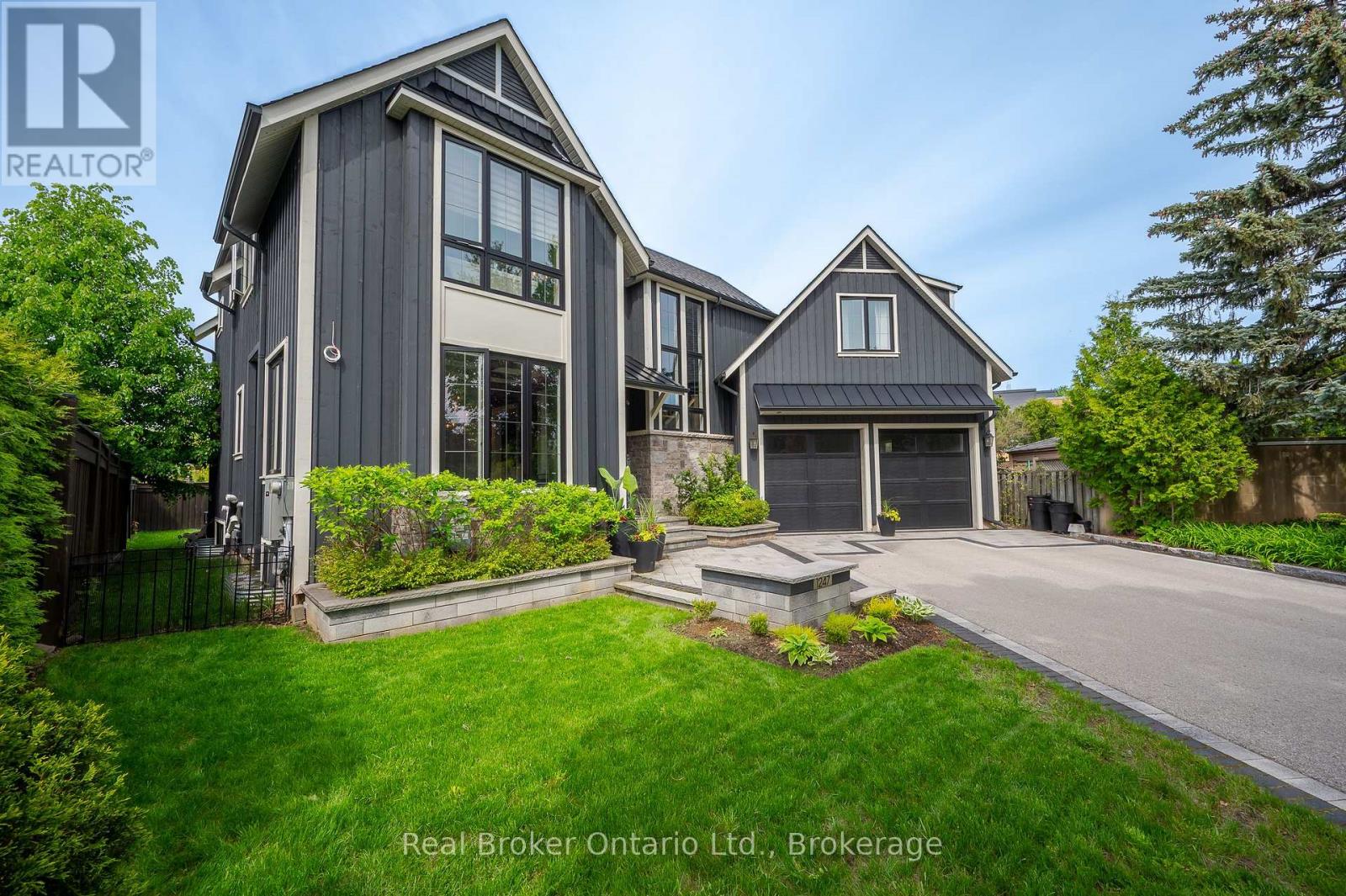 1247 Wood Place, Oakville, Ontario  L6L 2R4 - Photo 2 - W13056902