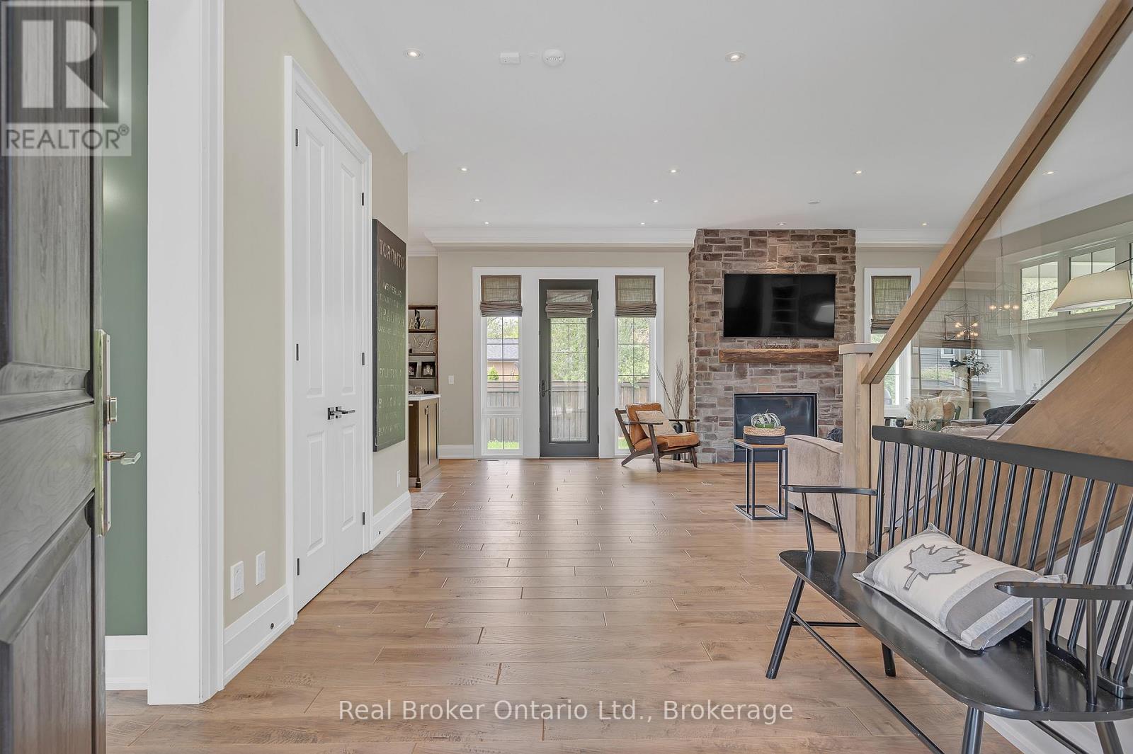 1247 Wood Place, Oakville, Ontario  L6L 2R4 - Photo 5 - W13056902