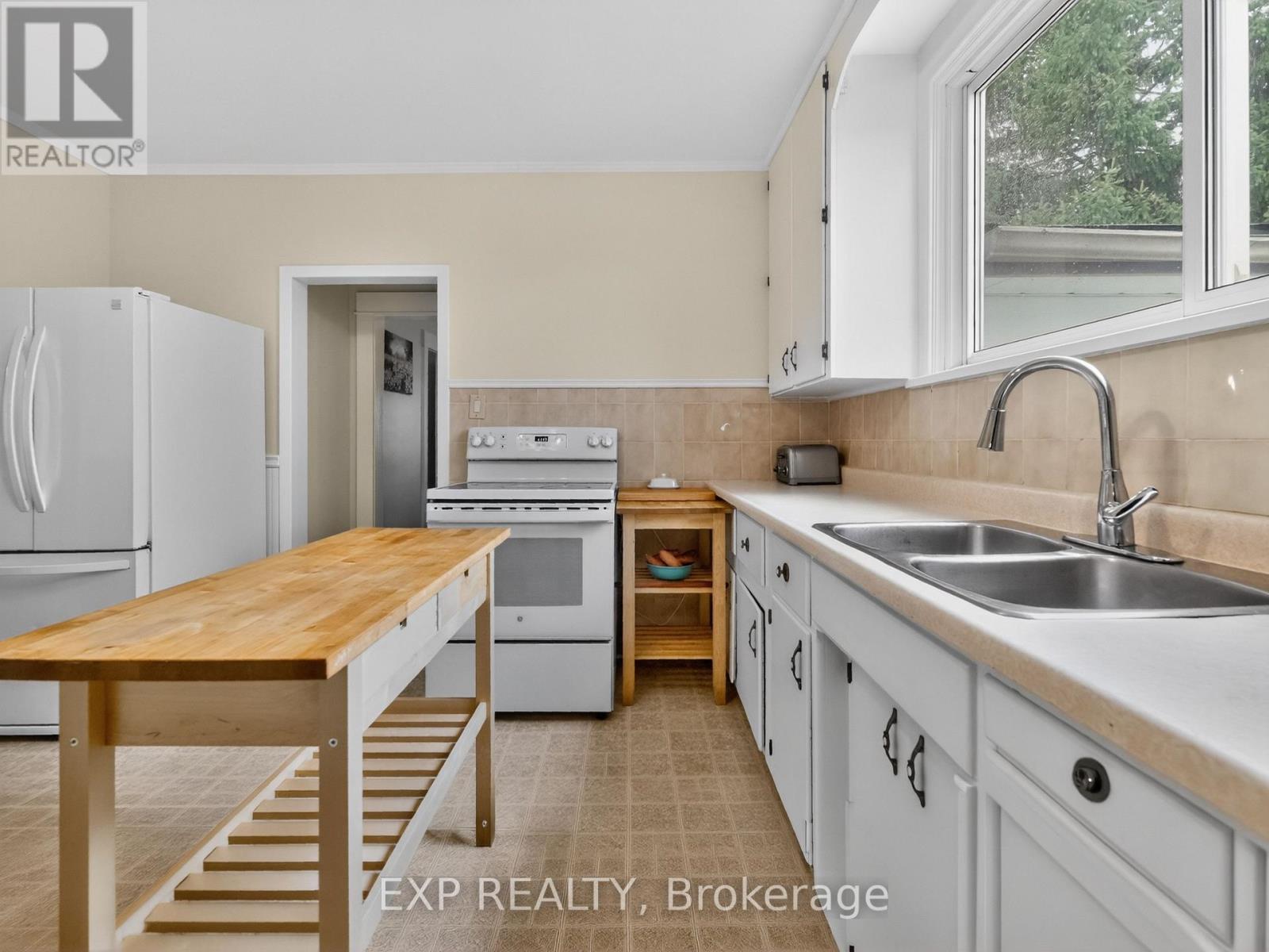 6328 Gore Street, Niagara Falls, Ontario  L2J 1X8 - Photo 13 - X13056638