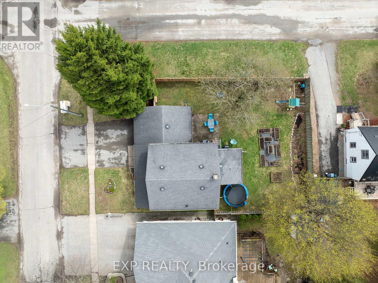 6328 Gore Street, Niagara Falls, Ontario  L2J 1X8 - Photo 3 - X13056638