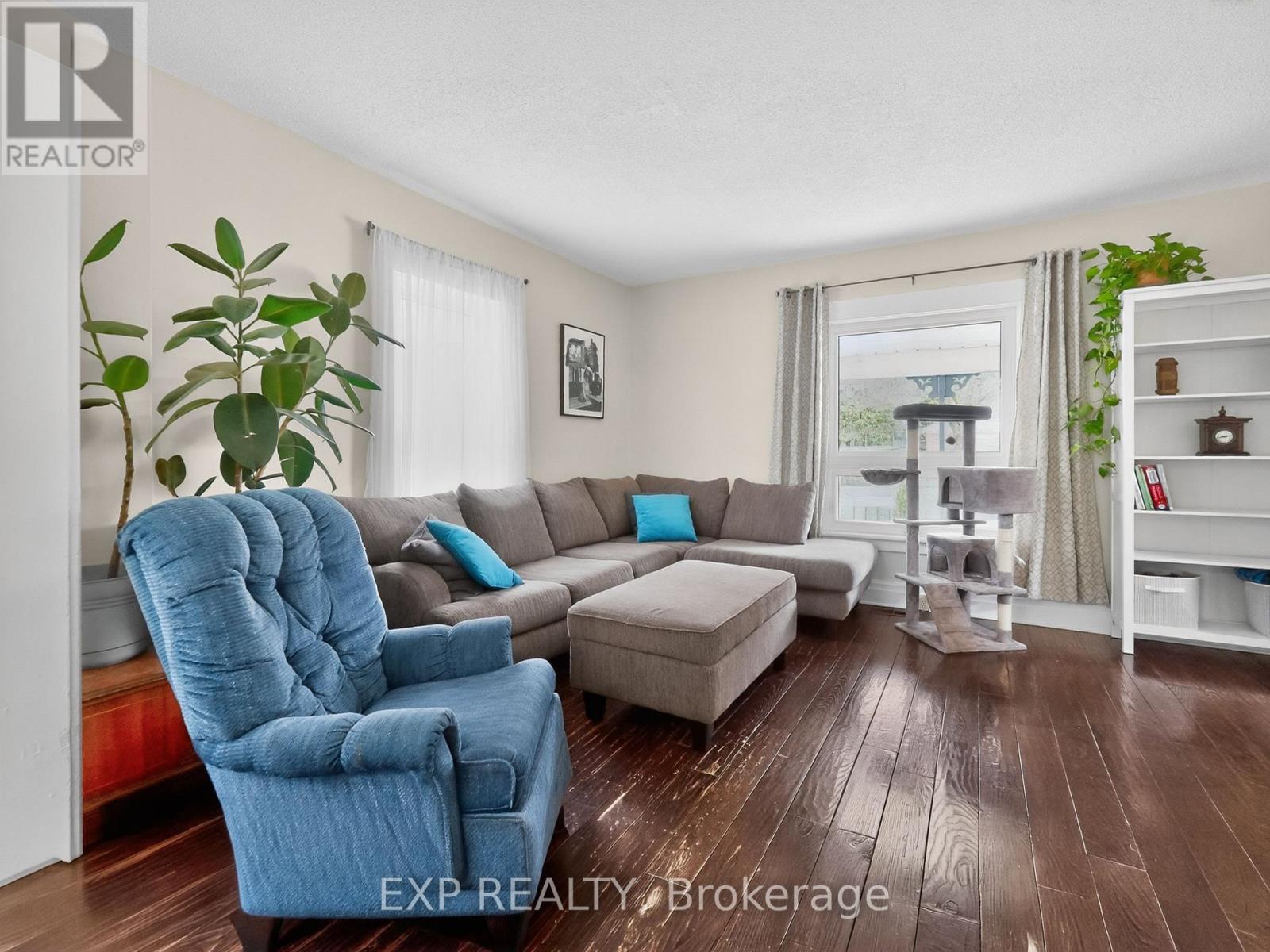 6328 Gore Street, Niagara Falls, Ontario  L2J 1X8 - Photo 8 - X13056638