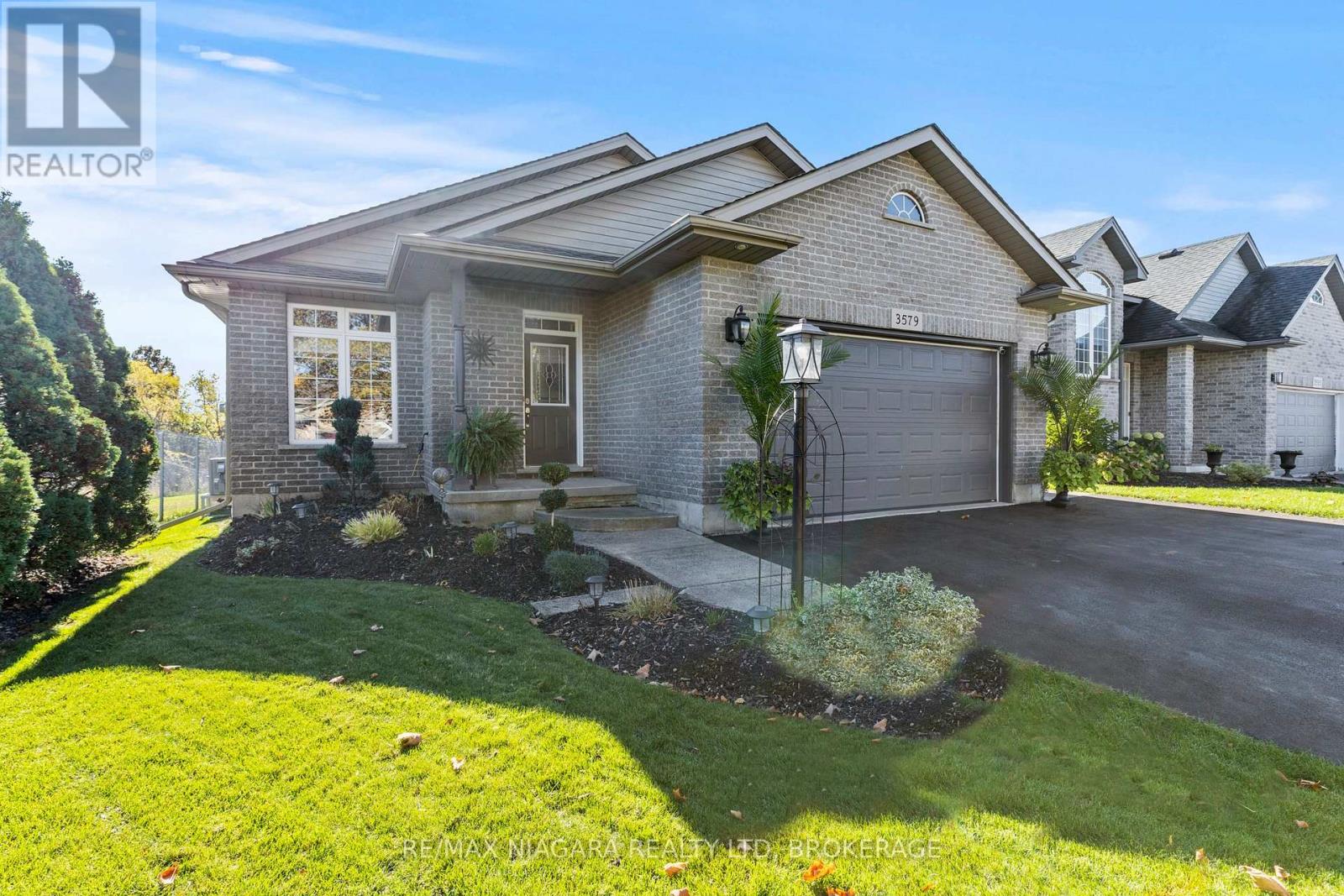 3579 Carver Street, Fort Erie, Ontario  L0S 1S0 - Photo 2 - X13056822