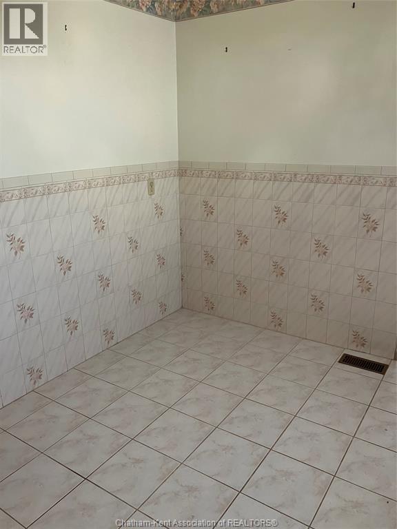 8 Regal Place, Chatham, Ontario  N7M 5P5 - Photo 3 - 25015755