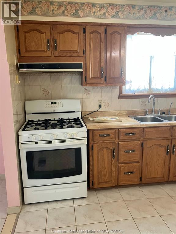 8 Regal Place, Chatham, Ontario  N7M 5P5 - Photo 2 - 25015755