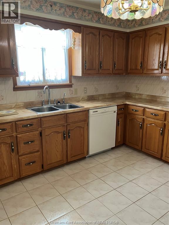 8 Regal Place, Chatham, Ontario  N7M 5P5 - Photo 4 - 25015755