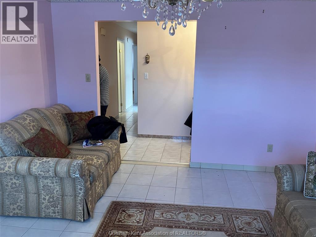 8 Regal Place, Chatham, Ontario  N7M 5P5 - Photo 6 - 25015755