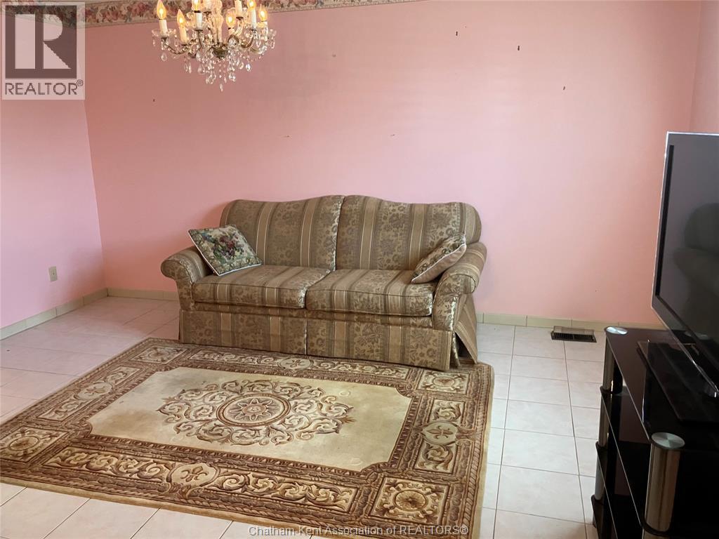 8 Regal Place, Chatham, Ontario  N7M 5P5 - Photo 5 - 25015755