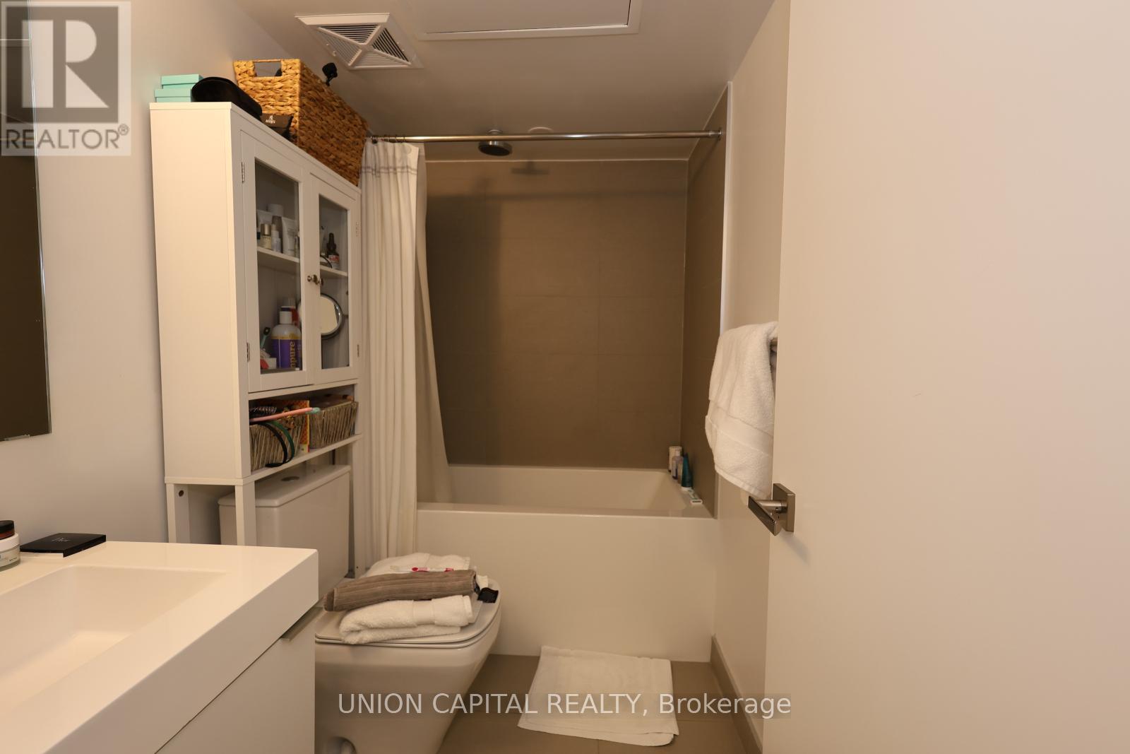 309 - 99 Foxbar Road, Toronto, Ontario  M4V 0B2 - Photo 3 - C13056614