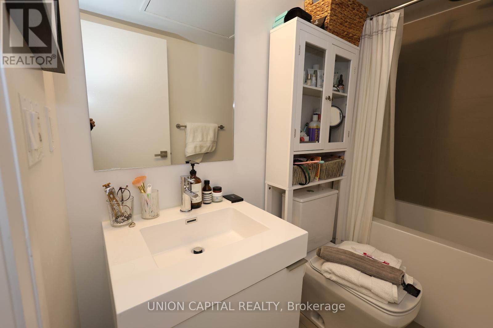 309 - 99 Foxbar Road, Toronto, Ontario  M4V 0B2 - Photo 4 - C13056614